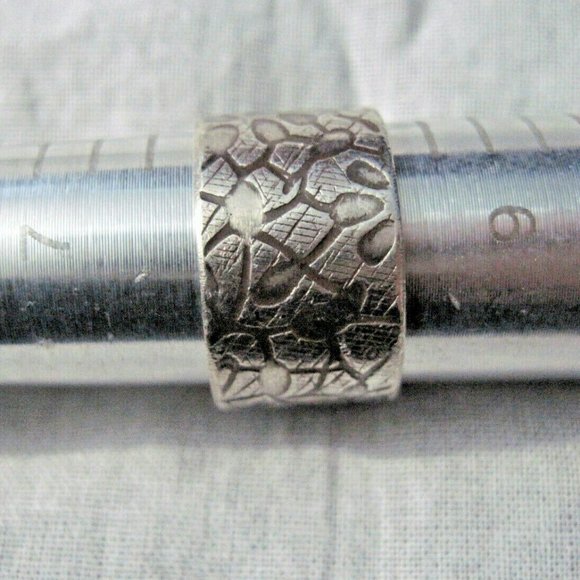 Handmade Sterling Silver Garnet Cigar band Ring - Picture 6 of 7
